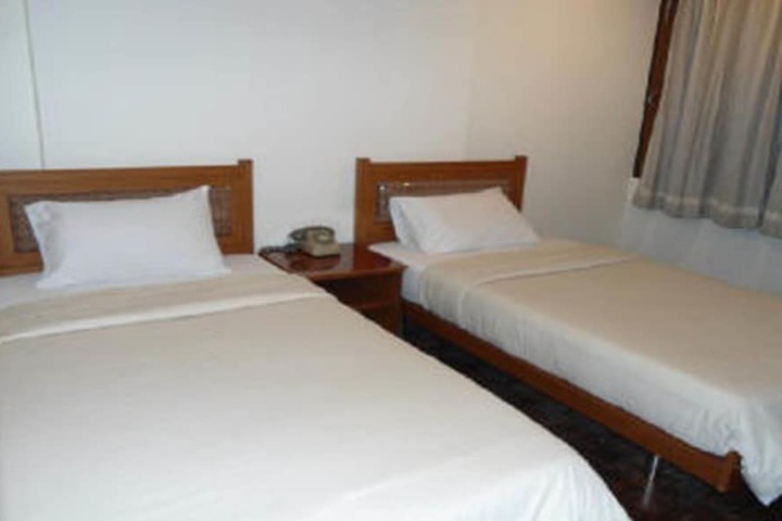 Room 5 of 18