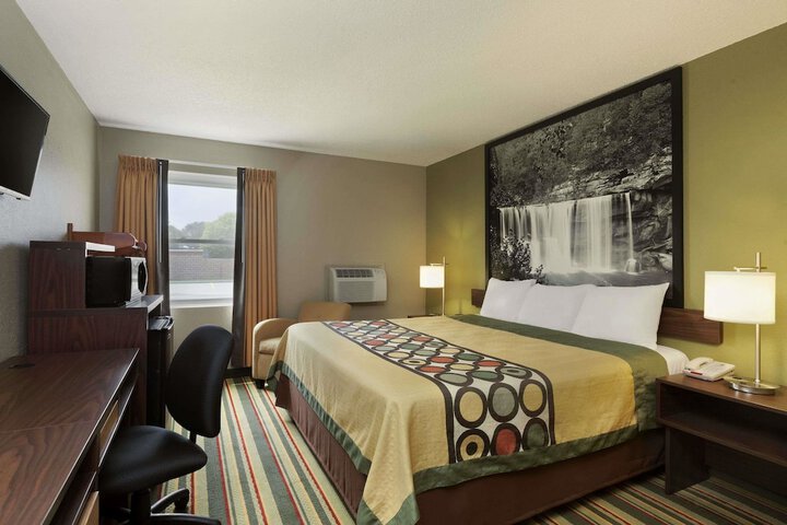 1 King Bed (5 of 12)