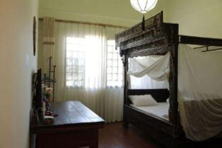 Room 6 of 7