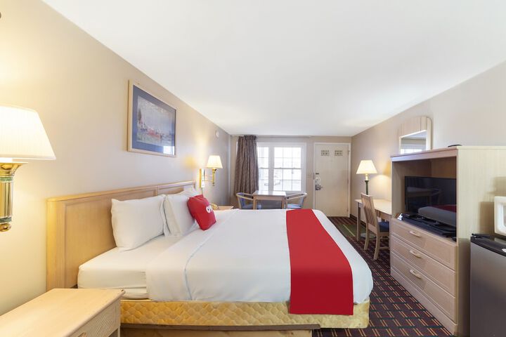 2 Double Beds (1 of 16)