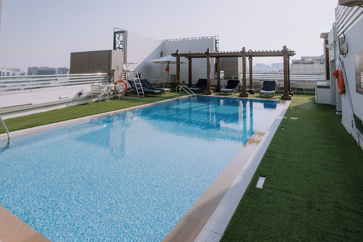 Pools & Facilities