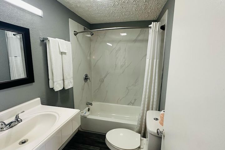 2 Double Beds (2 of 4)