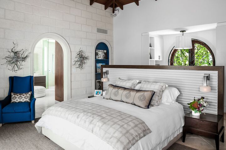 Room 43 of 299