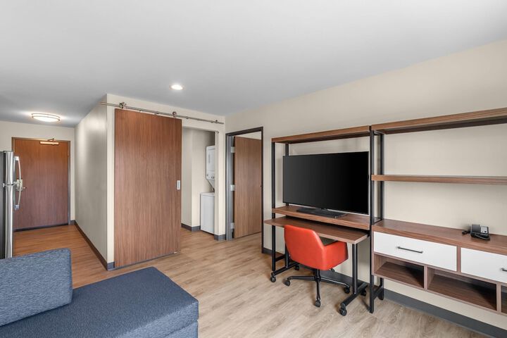 Room 28 of 65