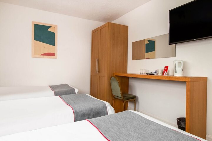 Room 6 of 14