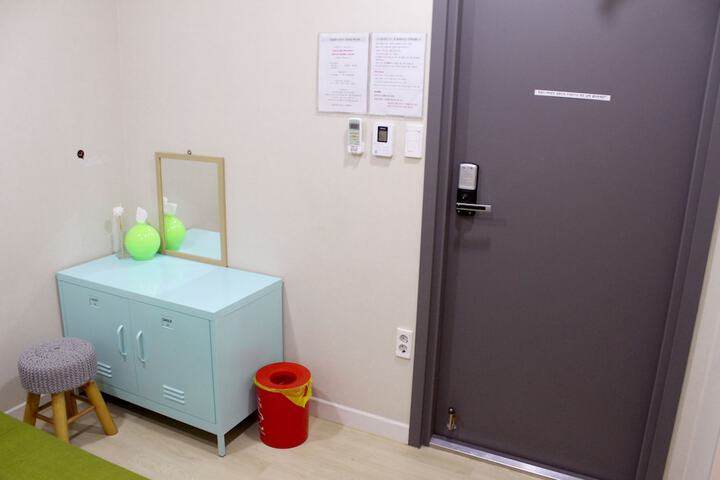 Room 25 of 82