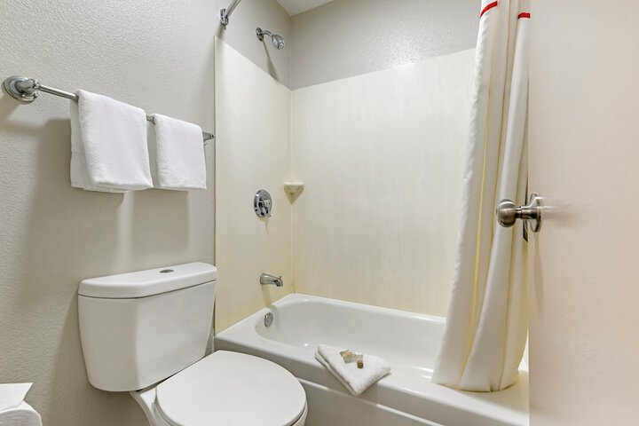 ADA Accessible Standard King (9 of 24)