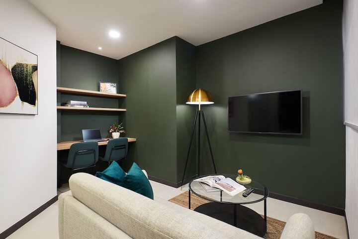 Room 30 of 43