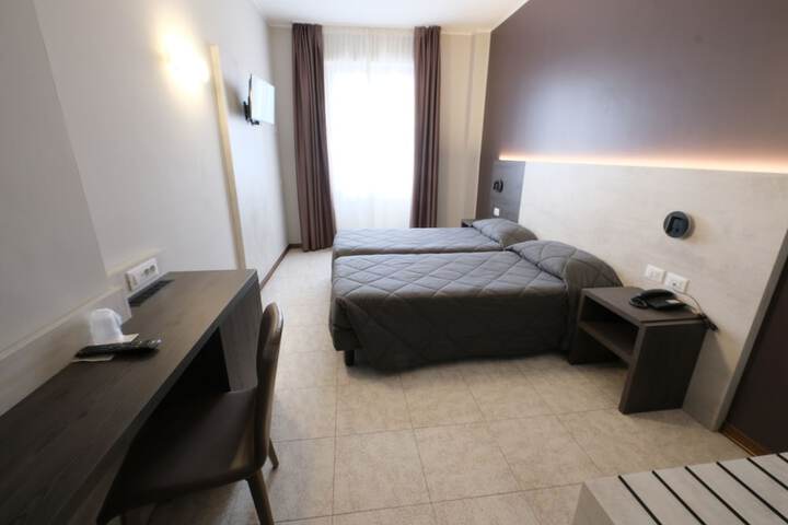 Room 4 of 27