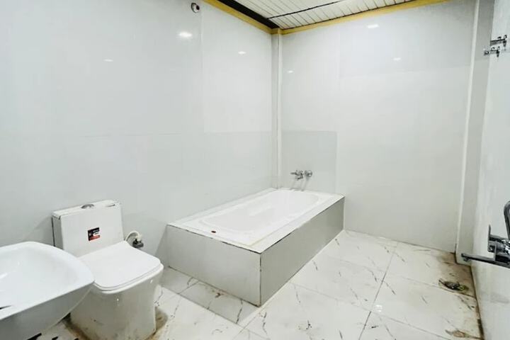 Room 9 of 12