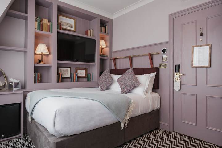 Room 4 of 87