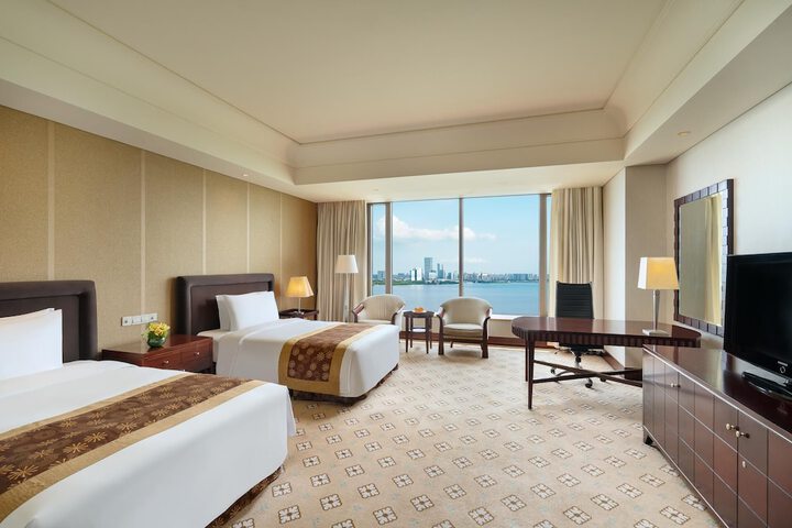 Room 30 of 173