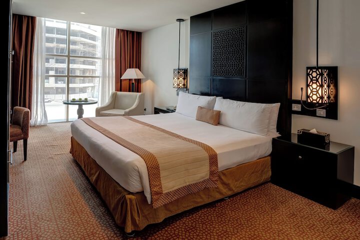 Room 90 of 211