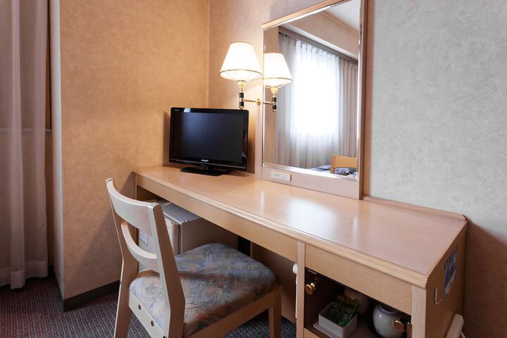 Room 10 of 26