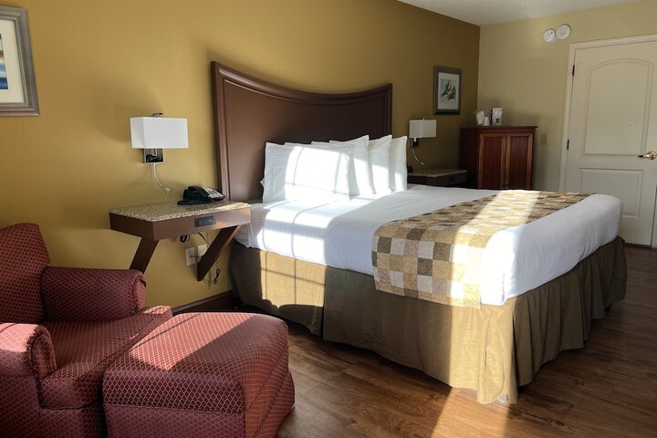 1 King Bed (1 of 6)