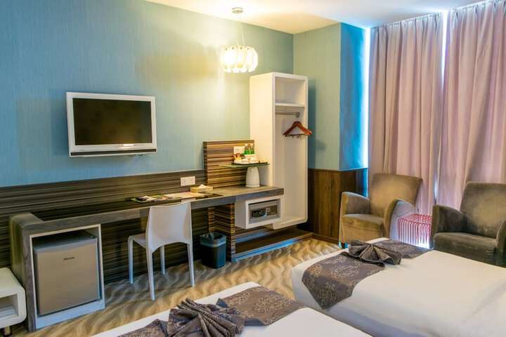 Room 10 of 83
