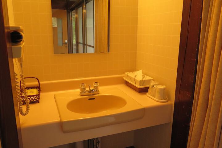 Room 17 of 32