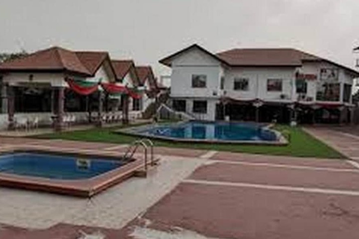Pools & Facilities