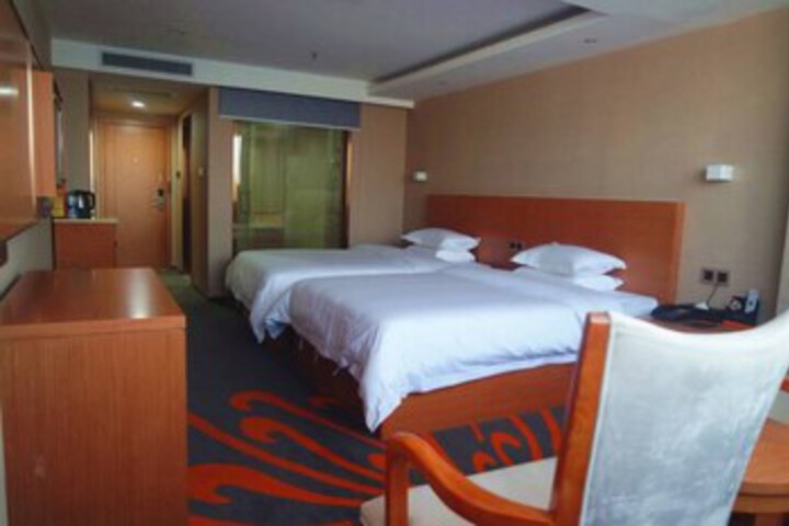 Room 4 of 13