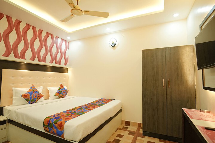 Room 17 of 26