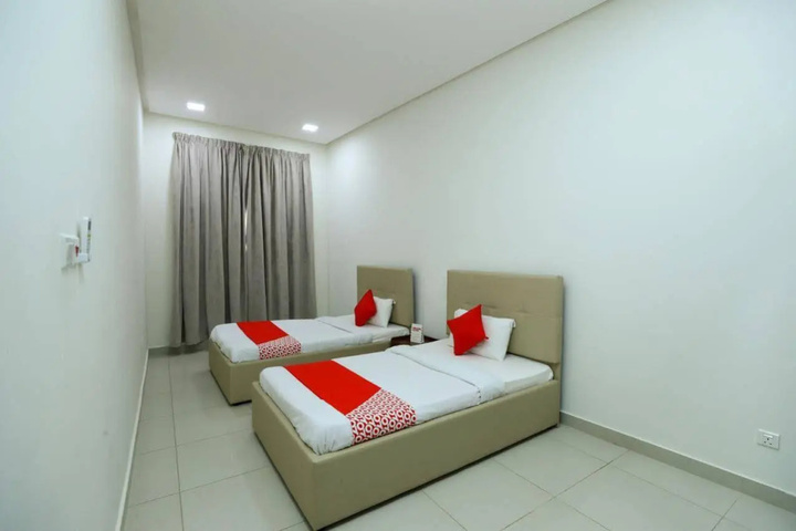 Room 4 of 10