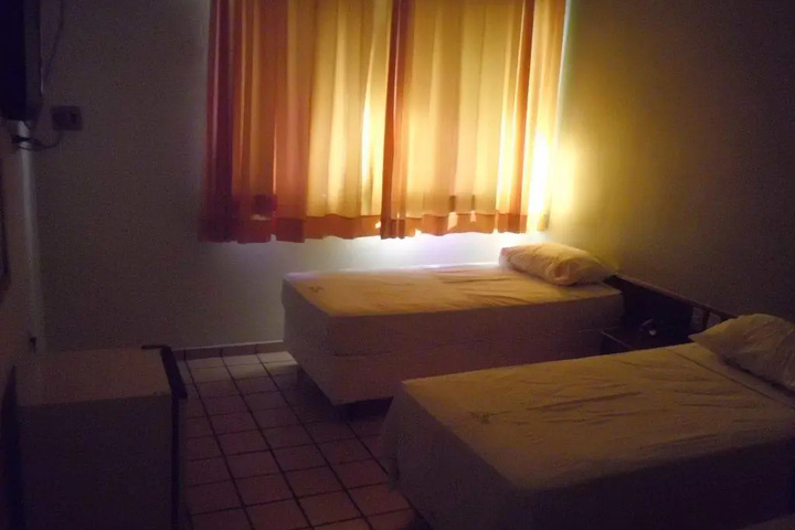Room 4 of 19