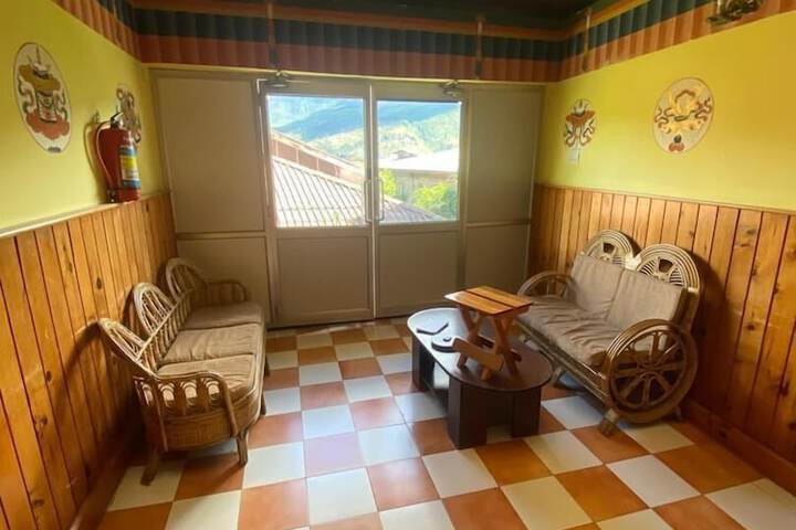 Room 3 of 84