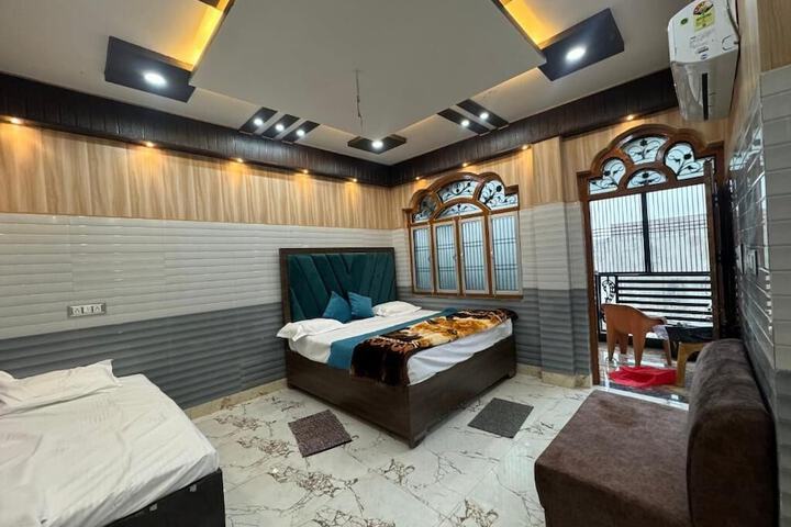 Room 4 of 17