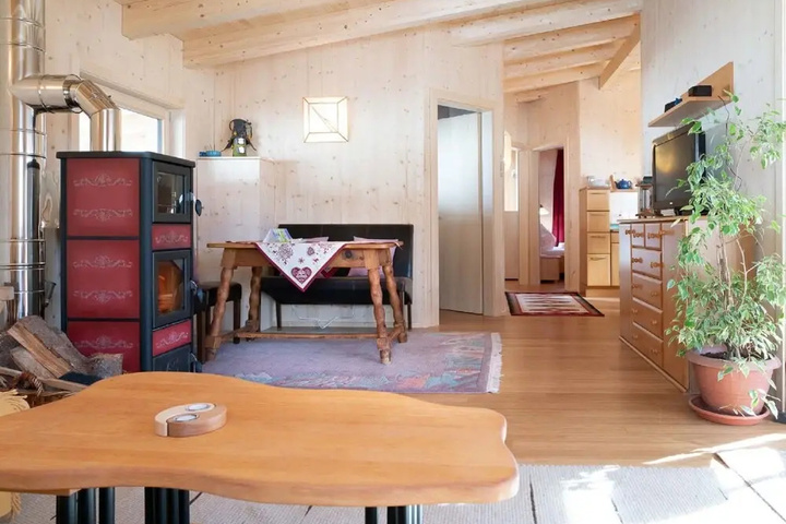 Room 4 of 15