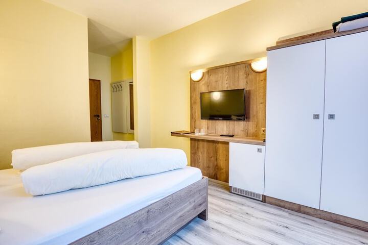 Room 10 of 40