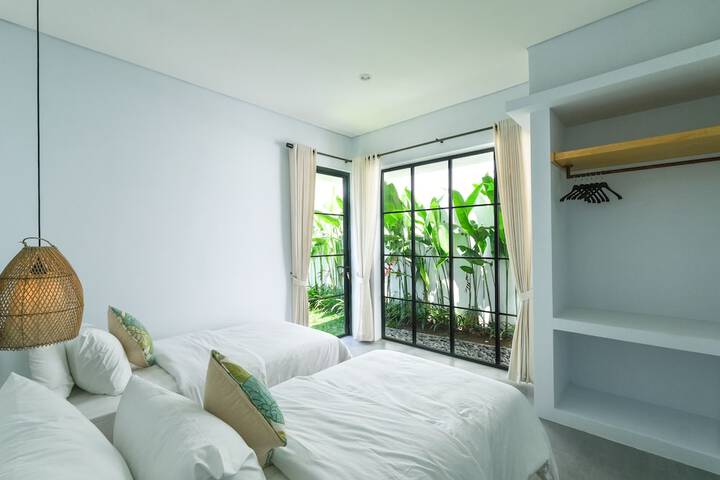 Room 12 of 35