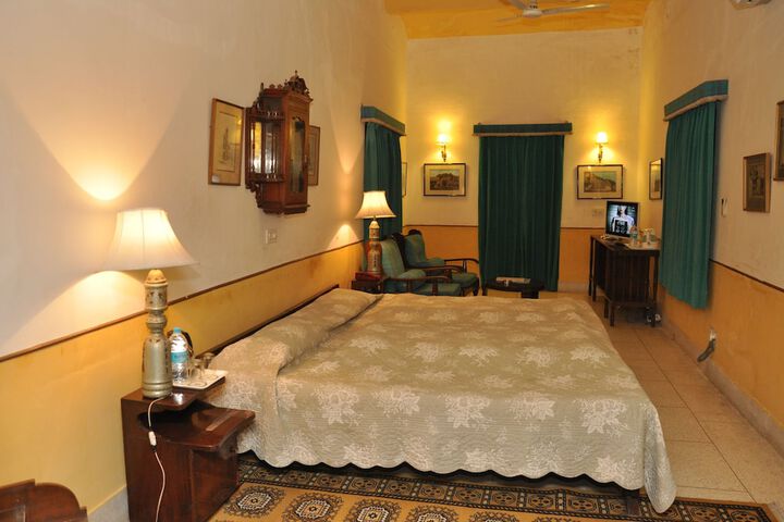 Room 2 of 17
