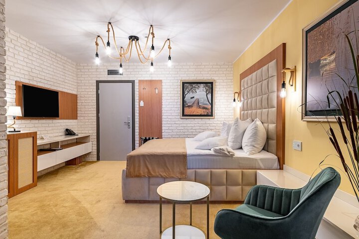Room 3 of 88