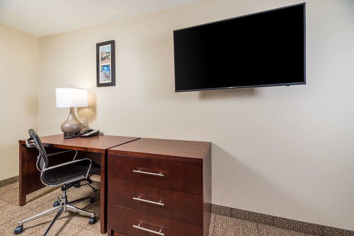 Room 10 of 29