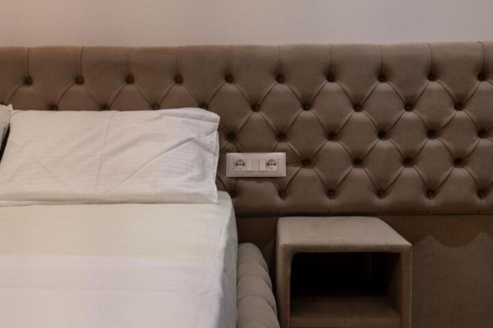 Rest Hour Hotel