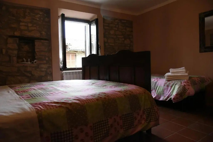 Room 6 of 18