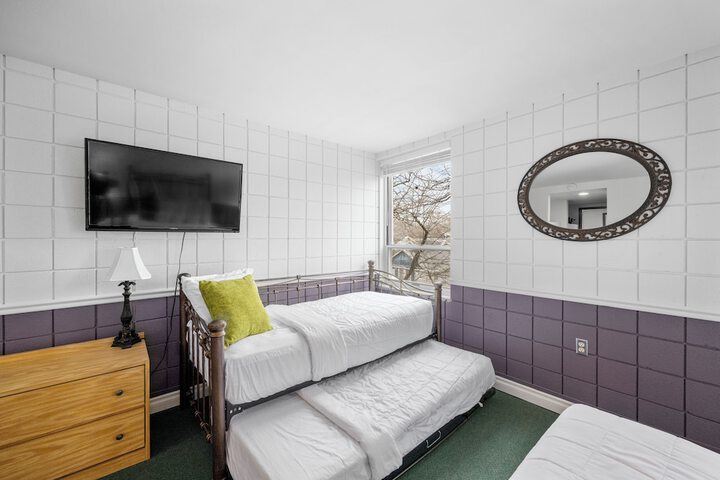 2 Double Beds (3 of 9)