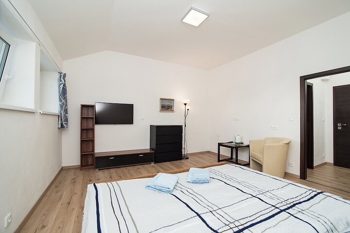 Room 8 of 14