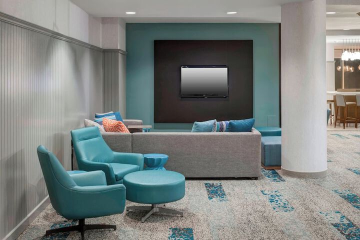 Lobby lounge