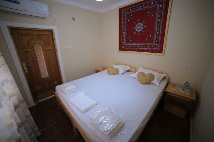 Room 10 of 15
