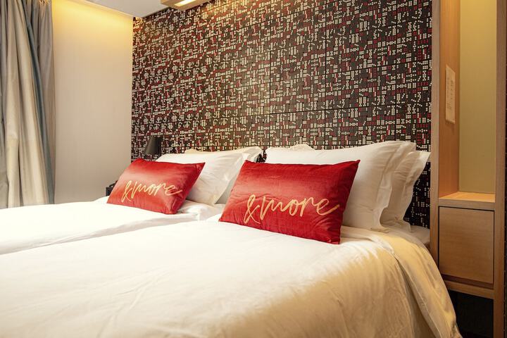 Room 8 of 30