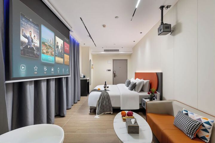Room 8 of 13