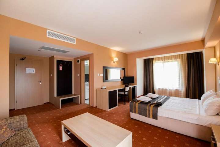 Room 7 of 47
