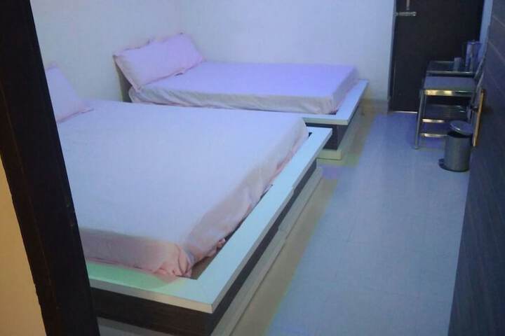 Room 6 of 32