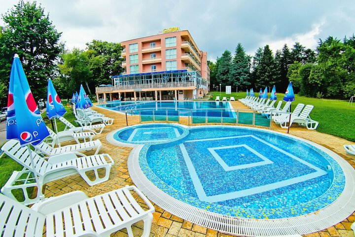 Pool 20 of 35