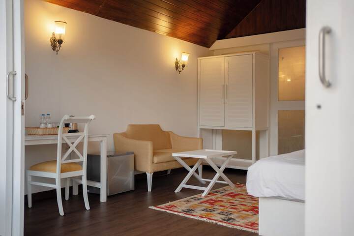 Room 2 of 32