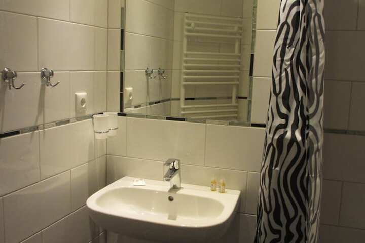 Room 33 of 53