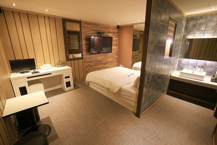 Room 118 of 121