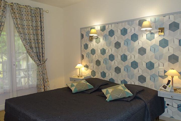 Room 7 of 77