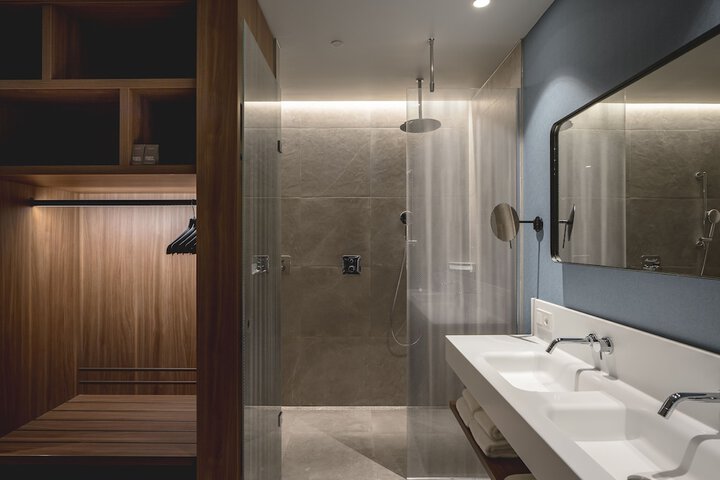 Room 45 of 77
